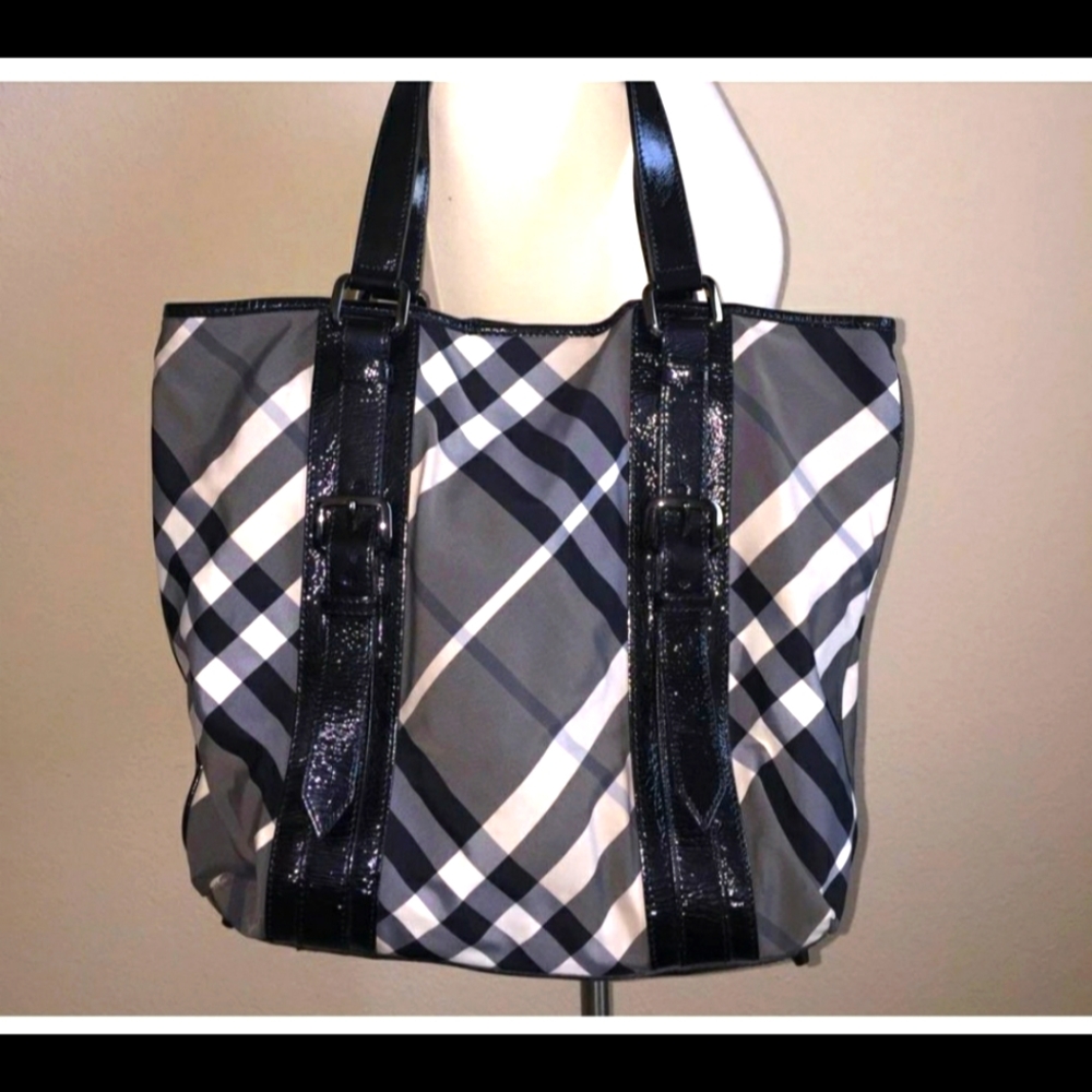 Authentic a 100% Burberry Nova check Gray and black Shoulder bag 12 by 11